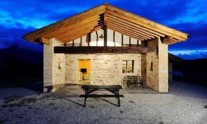 Zugarramurdi Casa | Casa rural en el campo con vistas magníficas a la montaña