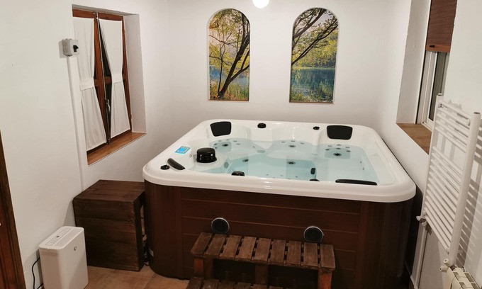 Casas de Benítez Cabaña | Casa rural con piscina privada, wifi gratis, jacuzzi, BBQ, chimenea, jardín