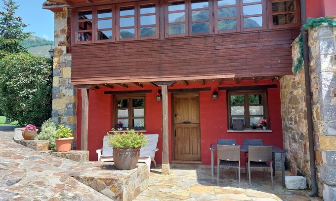 Quiros Casa | Casa rural (alquiler íntegro) para 4/6 personas. Bañera de hidromasaje