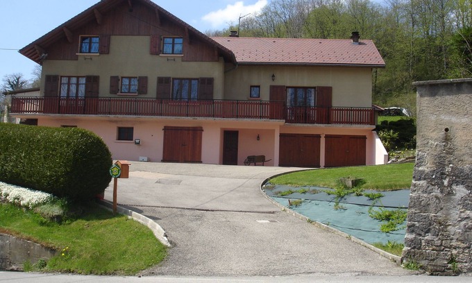 Miribel-les-Echelles Cabaña | Casa adosada vista excepcional -Gîte en el corazón del pueblo