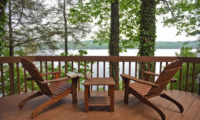 Valois Cabina | Seneca Lakefront Cabin & Beach Cottage