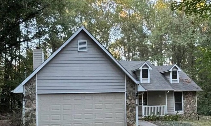 Senoia Casa | Senoia Remodeled 3BR|2BA Wooded Country Retreat