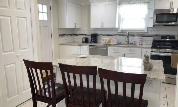 Long Beach Casa | SEPTEMBER SPECIAL 9/8-9/18 – book now BEACHSIDE RETREAT 2 BD APT/ W/PVT PATIO