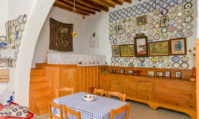 Archangelos Casa | Hogar tradicional "Serafi" Archangelos Rhodes - Embajador de la cultura helénica