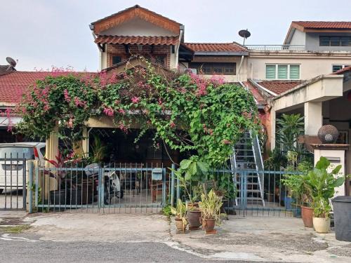 Kelang Gates Baharu Casa | Serene Mountain Retreat in KL - Entire House for Rent