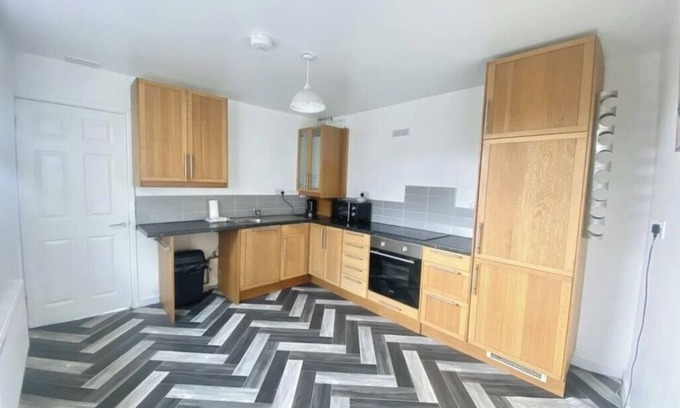 Bon-y-maen Casa | Serene 2- Bedroom House at Cefn Road