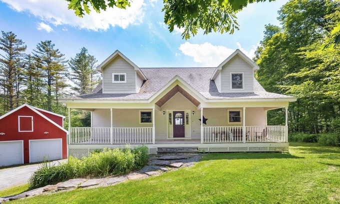 Ludlow Casa | Serene 4-BR Retreat 11-min to Okemo