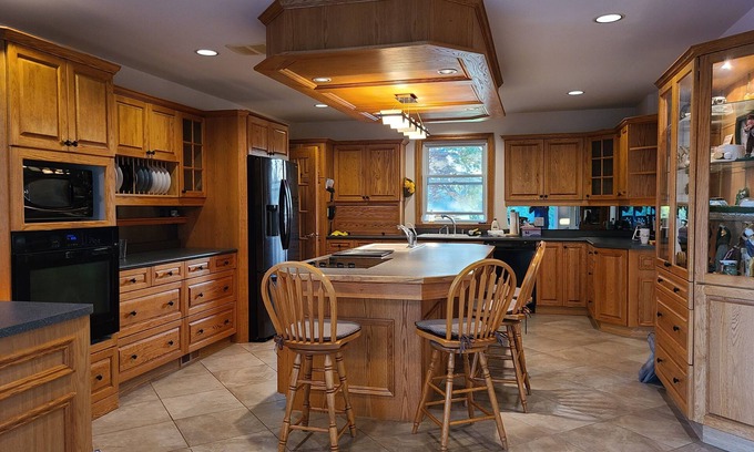 Whitchurch-Stouffville Casa | Serene 5 bedrm entire house on acres land & ponds