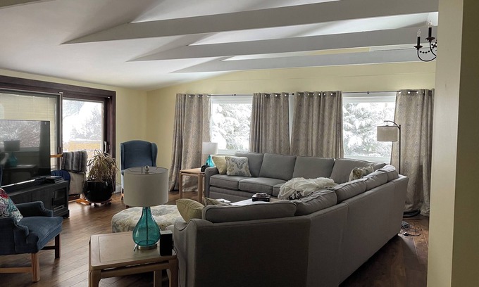 Shillington Casa | Serene 6-bedrooms in charming Shillington. Big enough for any family reunion.