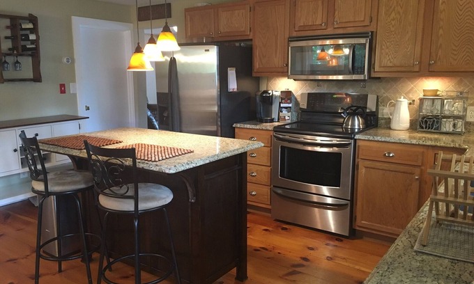 Southwick Casa | Serena y acogedora escapada al lago en el prístino estanque norte de Congamond