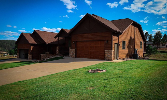 Sturgis Casa | Serene Golf Course Home Getaway with Hot Tub