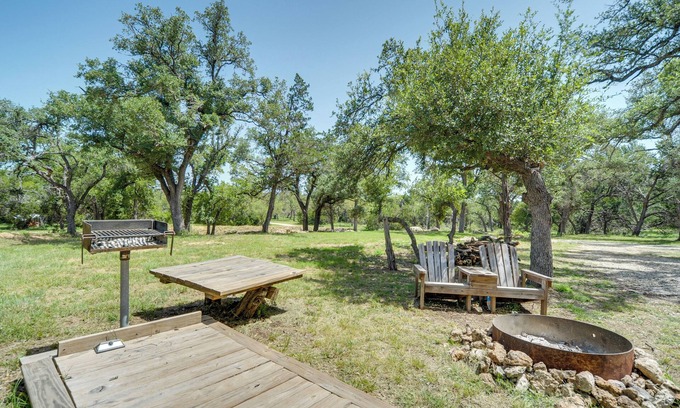 Fredericksburg Cabina | Serene Hill Country Couple's Retreat Near Wineries