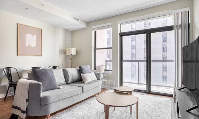 Mount Vernon Triangle Apartamento | Serene Mount Vernon 1BR w/ Gym, Pool & W/D, near Metro, by Blueground