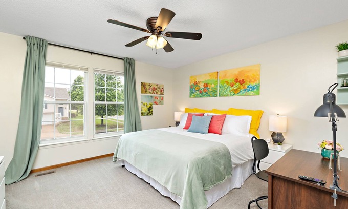 Raymore Casa | ⭐️ Serene Oasis ✅ 3 King Beds ✅ Fast Wifi ✅ Free Parking