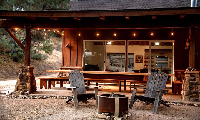 San Luis Obispo Casa | Serene Ranch Retreat amongst the oaks set on an 165 acres property.