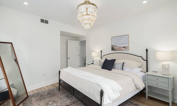Manayunk Apartamento | Serene Silverwood – Spacious 2B/2B with Parking
