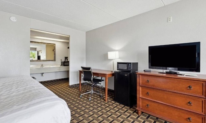 Greeneville Hotel | Serene Stay Near Jordan Knob, Free Parking, Pet Friendly