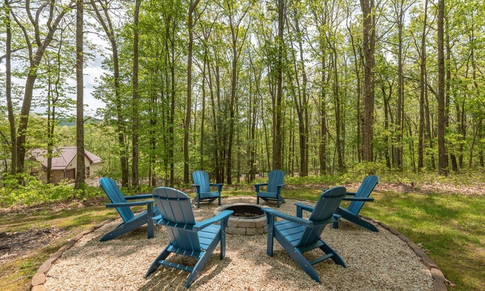 North Glade Hills Casa | Serene Stay w/ Hot Tub, Dock & Game Room