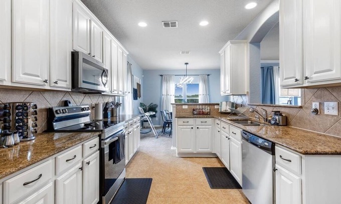 Cibolo Casa | Serene Views~Ideal For Long Stays~Heated Pool