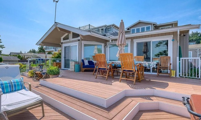 Blaine Casa | Serene Waterfront Retreat