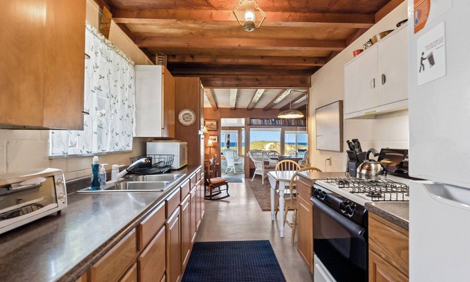Port Sheldon Casa | Serenity Beach | 6 Bed, 2 Bath