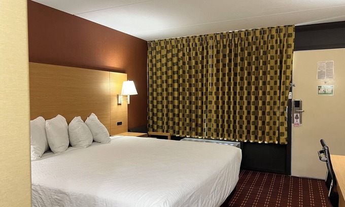 Sweetwater Hotel | Serenity Inn