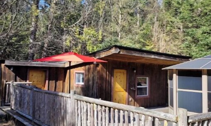 Asphodel-Norwood Cabina | Serenity Lane Stay: Private cabin in the woods on an animal sanctuary