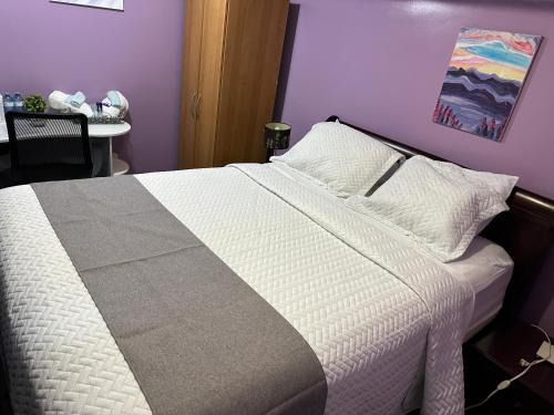Aylmer Apartamento | Serenity & memorable Cozy Lower Level Apartment Room in TownHouse Private Entrance