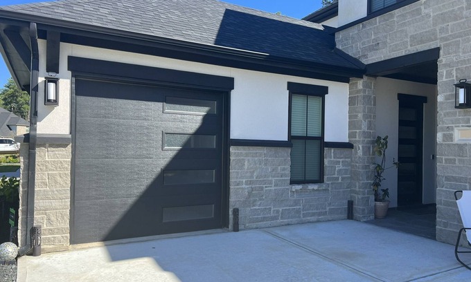 Decker Prairie Apartamento | Serenity Pines, one bedroom, one bathroom apartment with full kitchen and garage