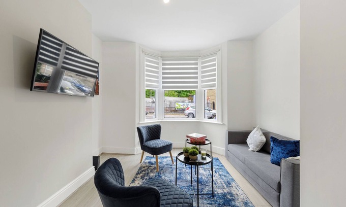 Bruce Grove Casa | Serenity, Scenery, Shopping, & Sports