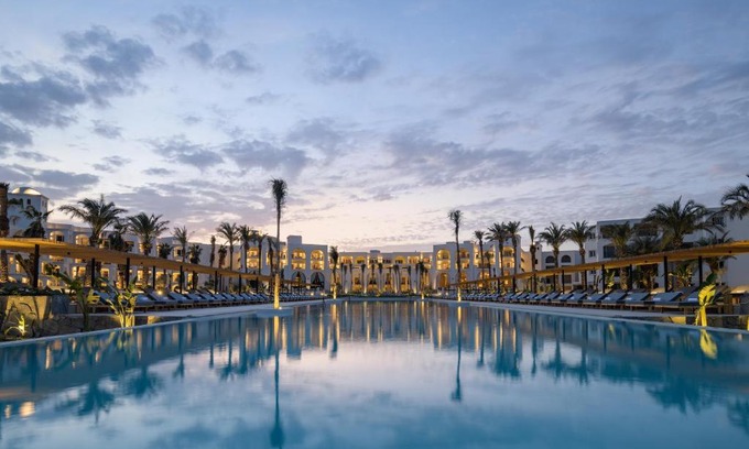 Al Mamsha El Seyahi Hotel | Serry Beach Resort