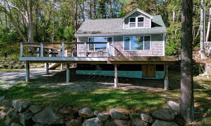 Cushing Cabaña | Settlers Cottage, cute Maine home with water views