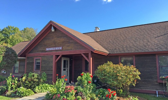 Jeffersonville Casa | Seven-Bedroom Mansfield House near Smuggler's Notch