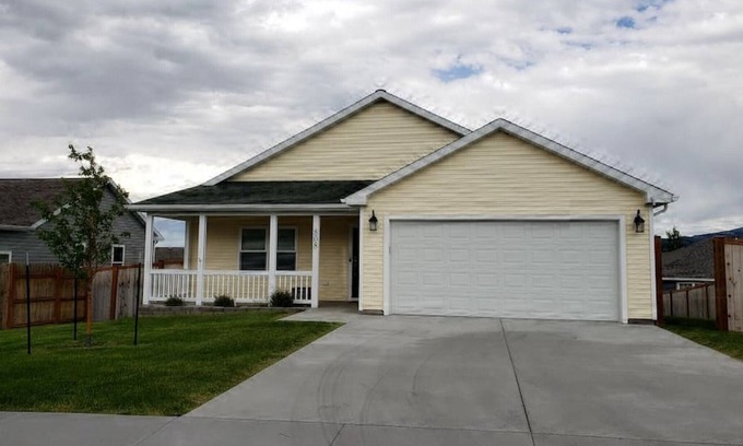 Livingston Casa | Seven Sisters Home Away from Home