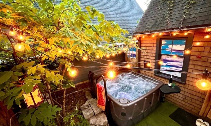 Appleton Casa | SevenTwenty: Hot Tub Under the Stars - Appleton’s Cozy Hideaway