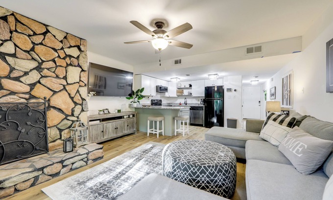 Sevierville Condominio | Sevierville Condo w/ Balcony + Pool Access!