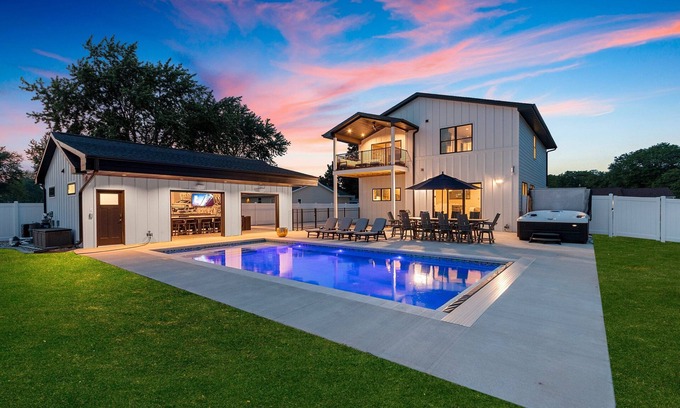 Green Bay Casa | SGB Penthouse - 7 Bedroom 6 Bath