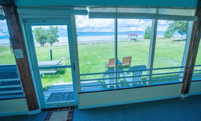 Dingle Casa | Shabby Chic 3 Bears Beach House with Private Beach Access