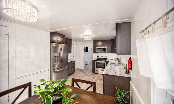 Wolf Lake Casa | Shabby Chic Bungalow
