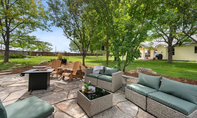 Loveland Casa | Shady Grove 4 King Beds, Dog Run & Outdoor Fun
