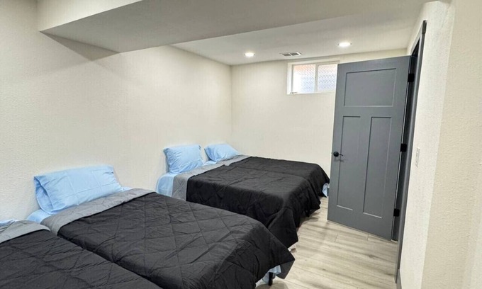 Barnum West Cabina | Shared Room near Downtown Denver & Lake (Room 4)