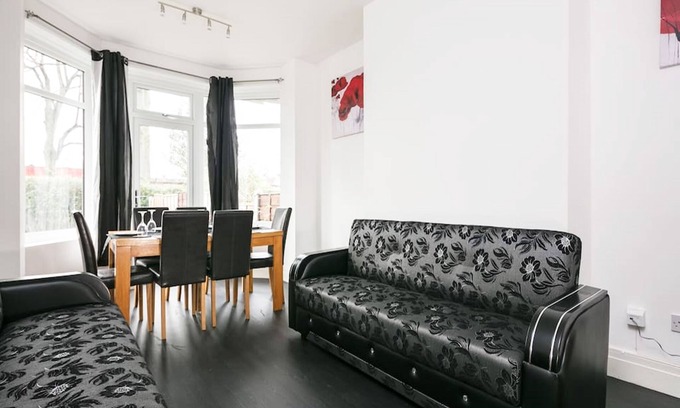 Chorlton-cum-Hardy Casa | Shared Short Term Let South Manchester