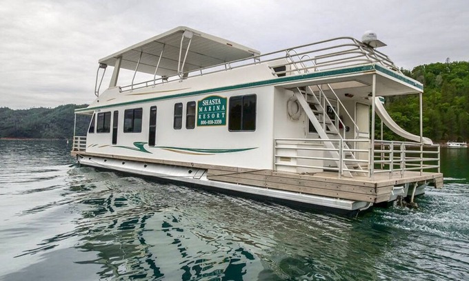 Lakehead Alquiler De Eote | Shasta Marina en la casa flotante Packers Bay Mirage II