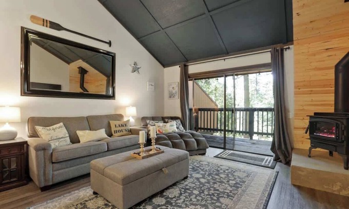 Shaver Lake Condominio | Shaver Escape! Mountain Loft Condo