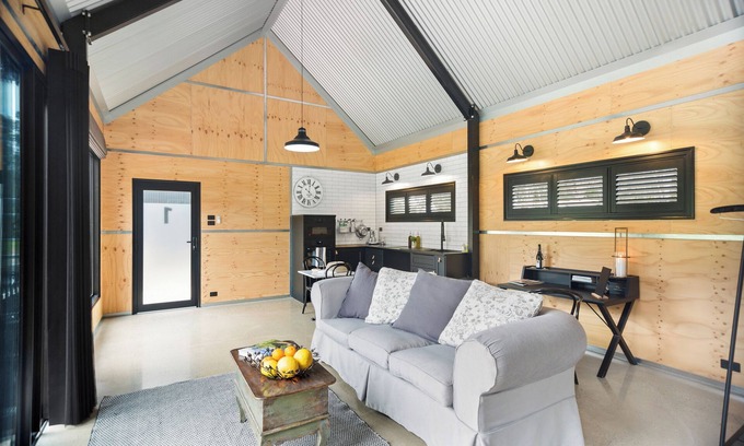 Whitfield Cabaña | Shed ONE - Luxury & romantic couple getaway in the fabulous King Valley