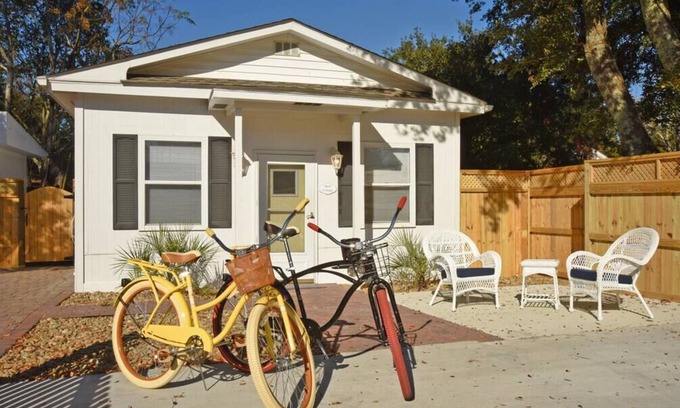 Morehead City Casa | Shell Cottage DOG Friendly in Historic District