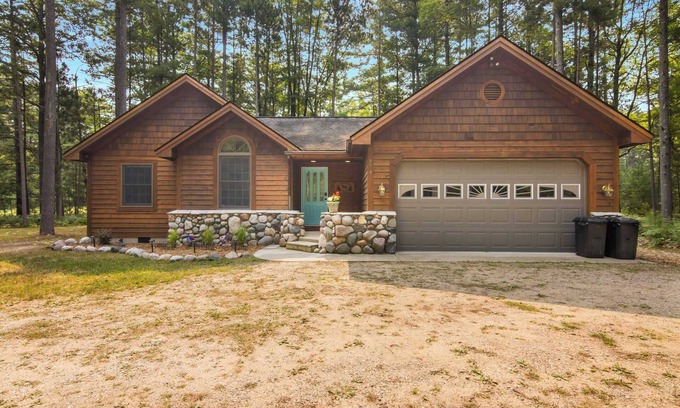 Rapid City Casa | Shellway Cottage | Walk to Torch Lake