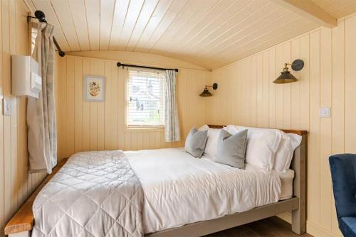 Newton St Loe Casa | Shepherd's Hut, Bath