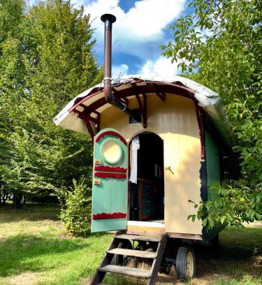 Vojnic Otro | Shepherd's hut in nature