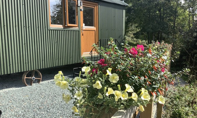 Kinnerton Casa | Shepherds Hut, self catering, Powys